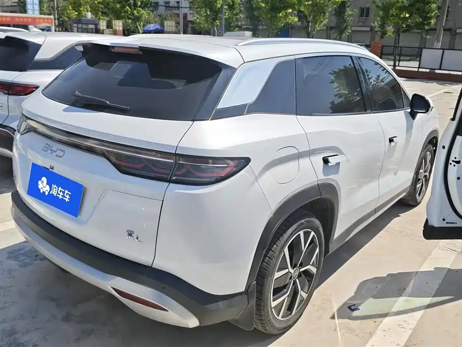BYD L DM-i 2025 — фото 3