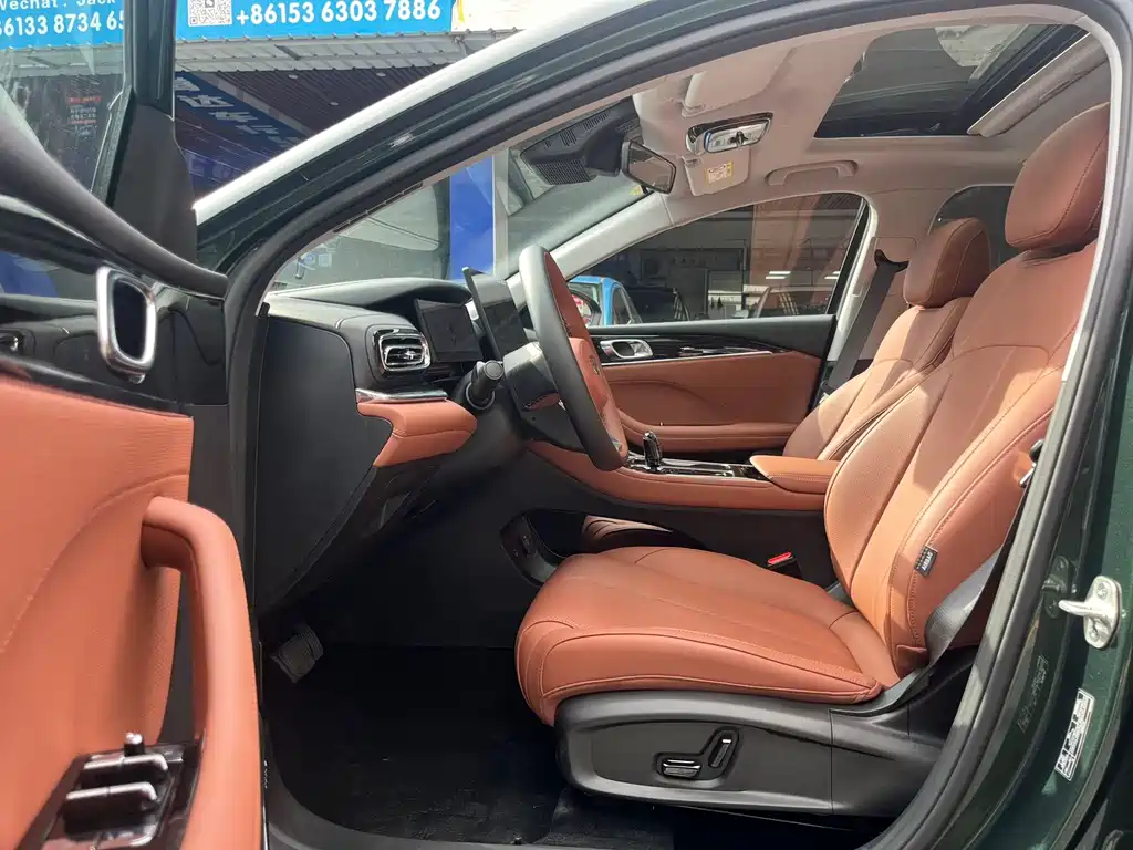 Geely Emgrand 2025