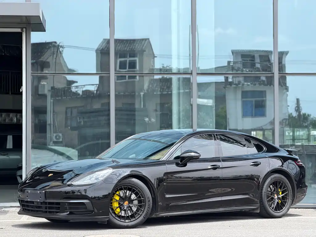 Porsche Panamera 2018 — фото 1