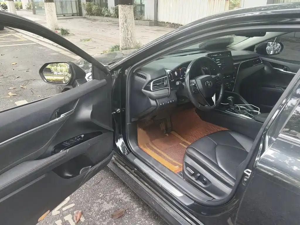 Toyota Camry 2021 — фото 14