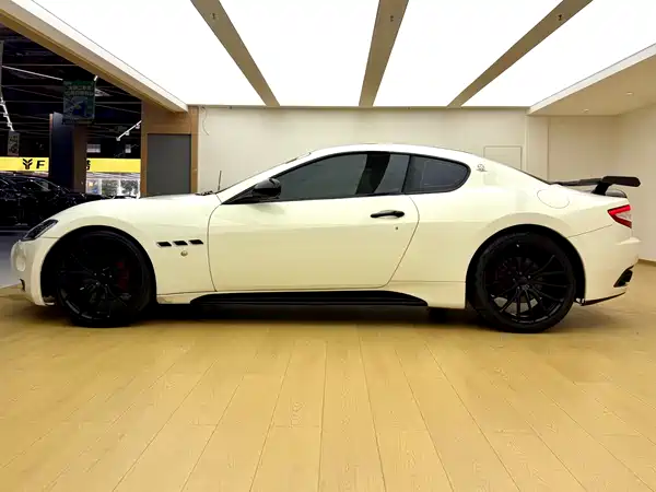 Maserati Granturismo 2012