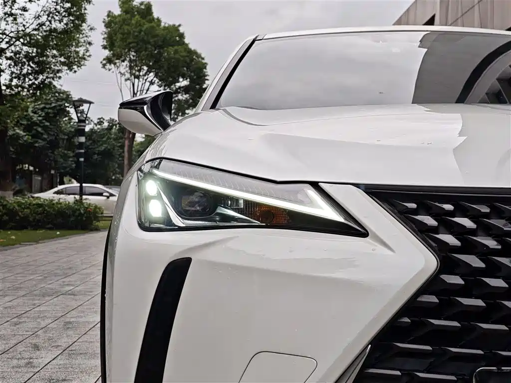 Lexus UX 2019 — фото 4