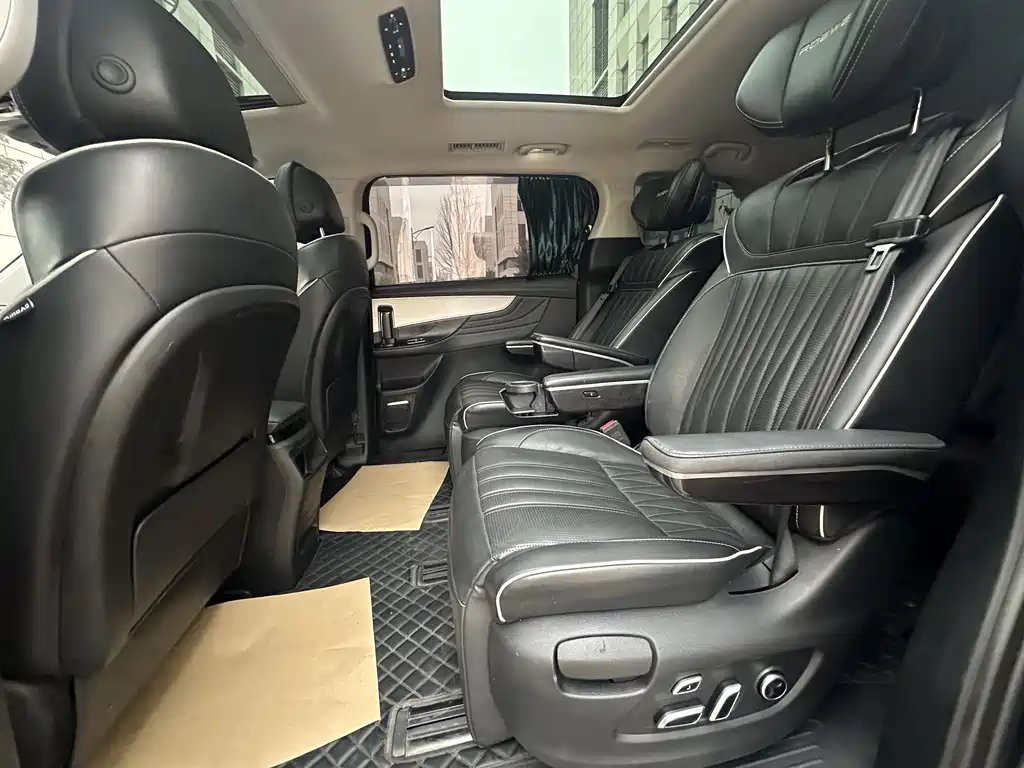 Roewe iMAX8 2022 — фото 15