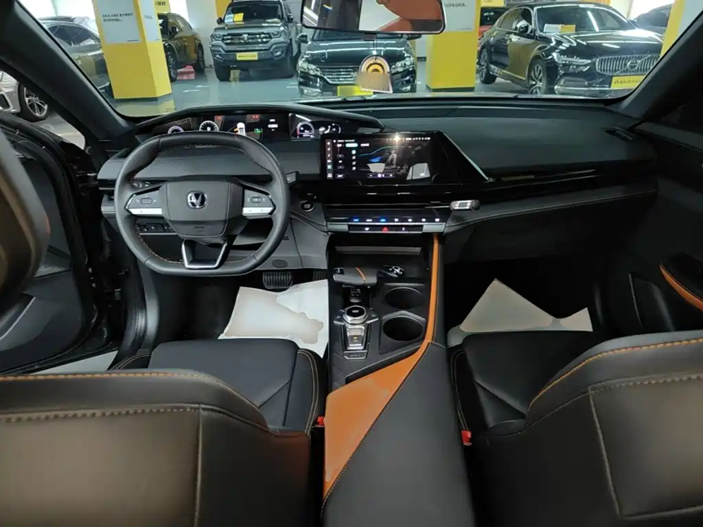 Changan UNI-V Smart Electric Idd 2023 — фото 10
