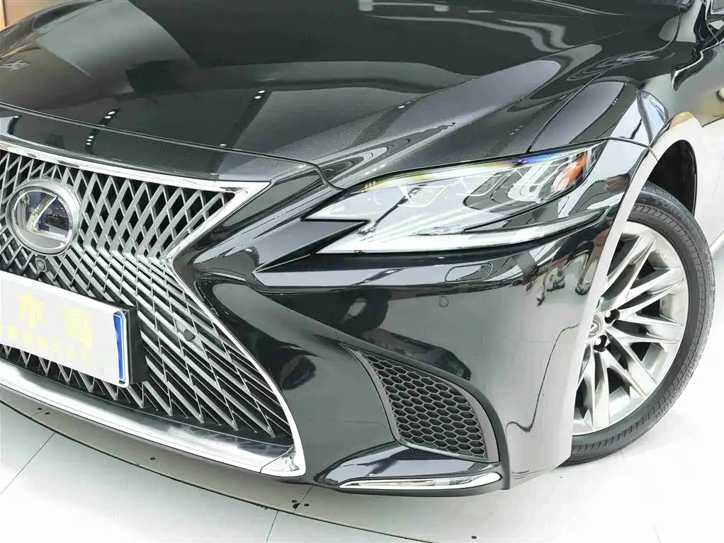 Lexus LS 2019 — фото 21