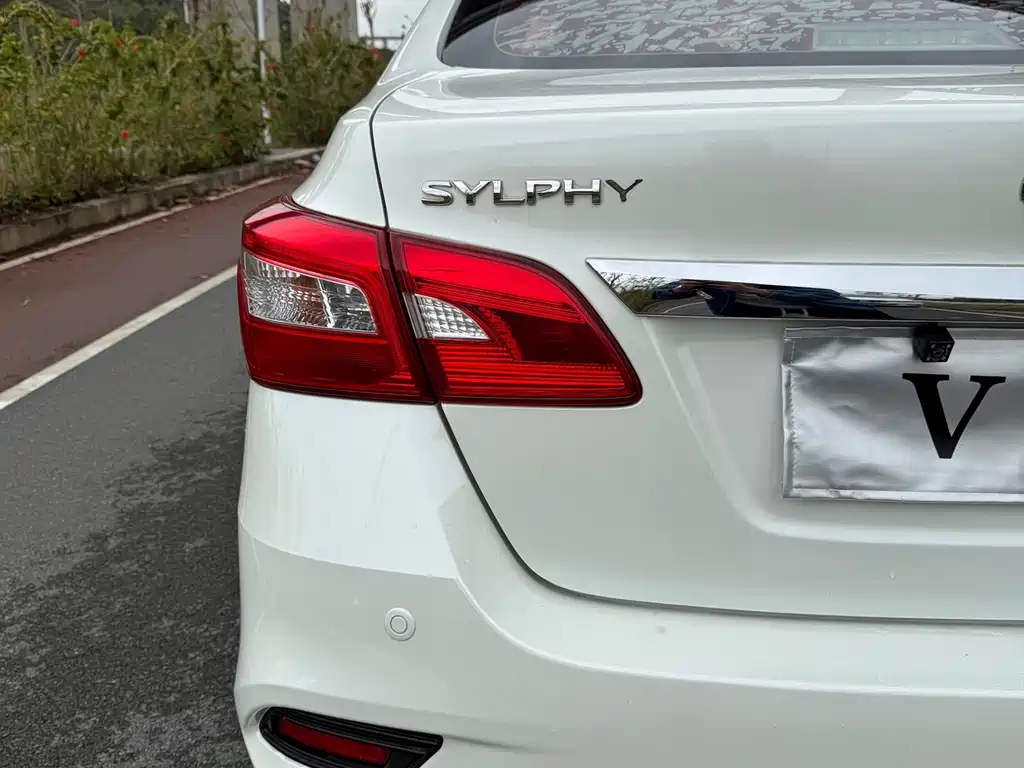 Nissan Sylphy 2018 — фото 10