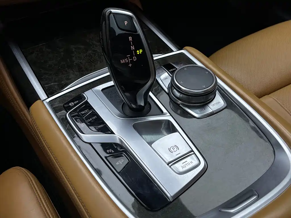 BMW 7 Series 2016 — фото 12