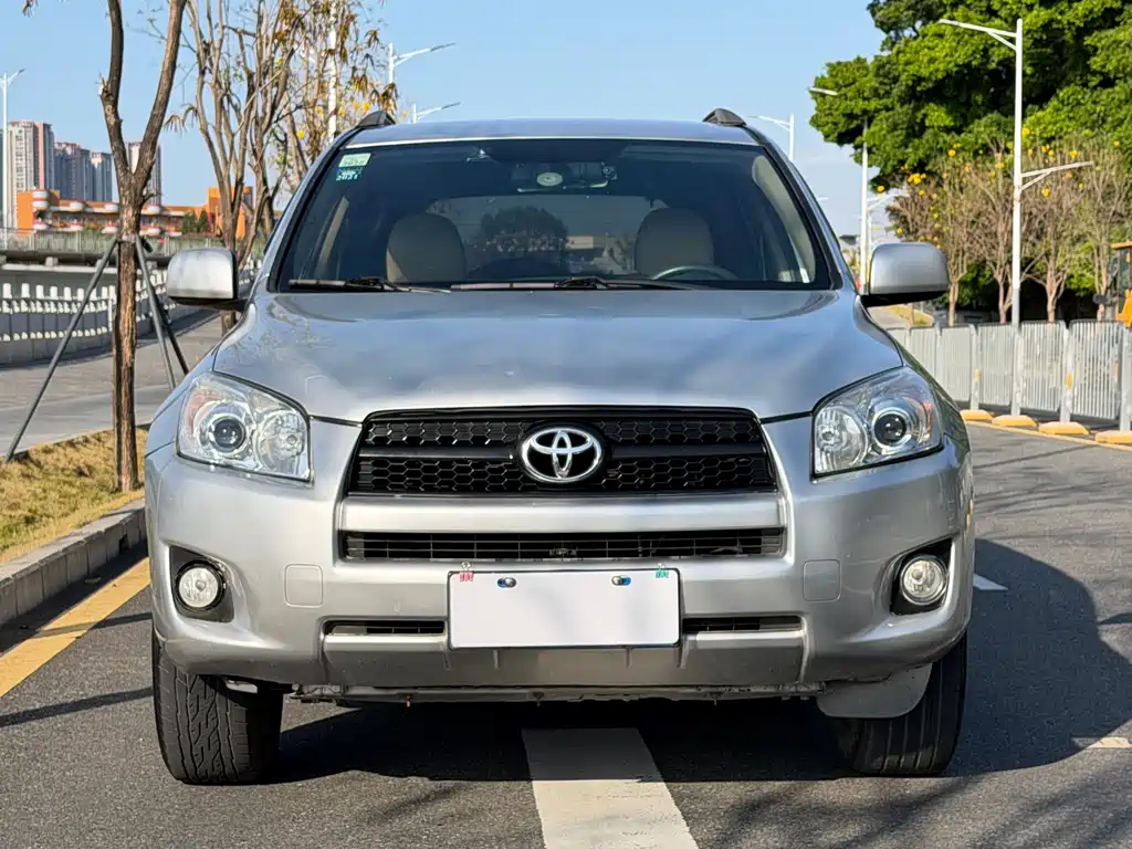 Toyota RAV4 2013 — фото 2