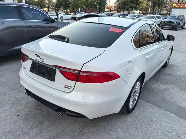 Jaguar XF 2016