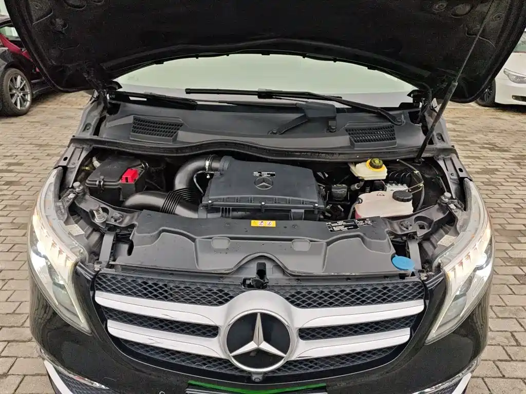 Mercedes-Benz V-Class 2022 — фото 16