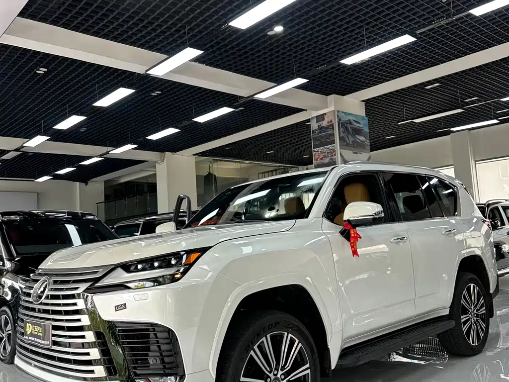 Lexus LX — фото 1