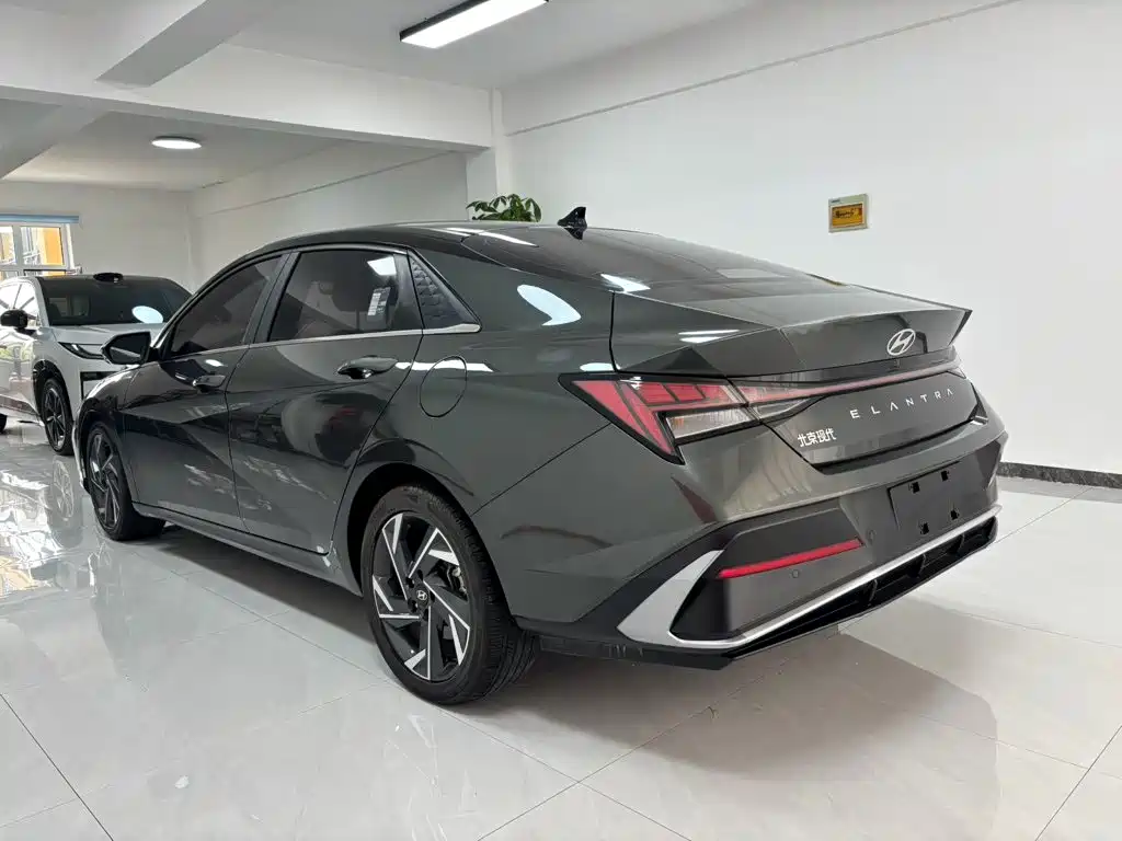 Hyundai Elantra 2023