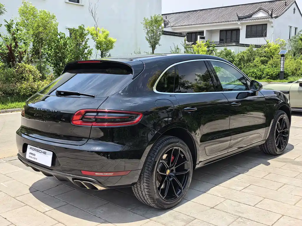 Porsche Macan 2017 — фото 13