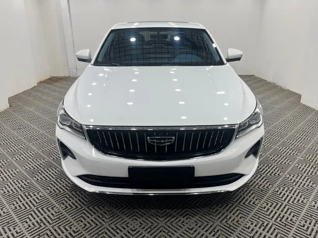 Geely Emgrand 2022