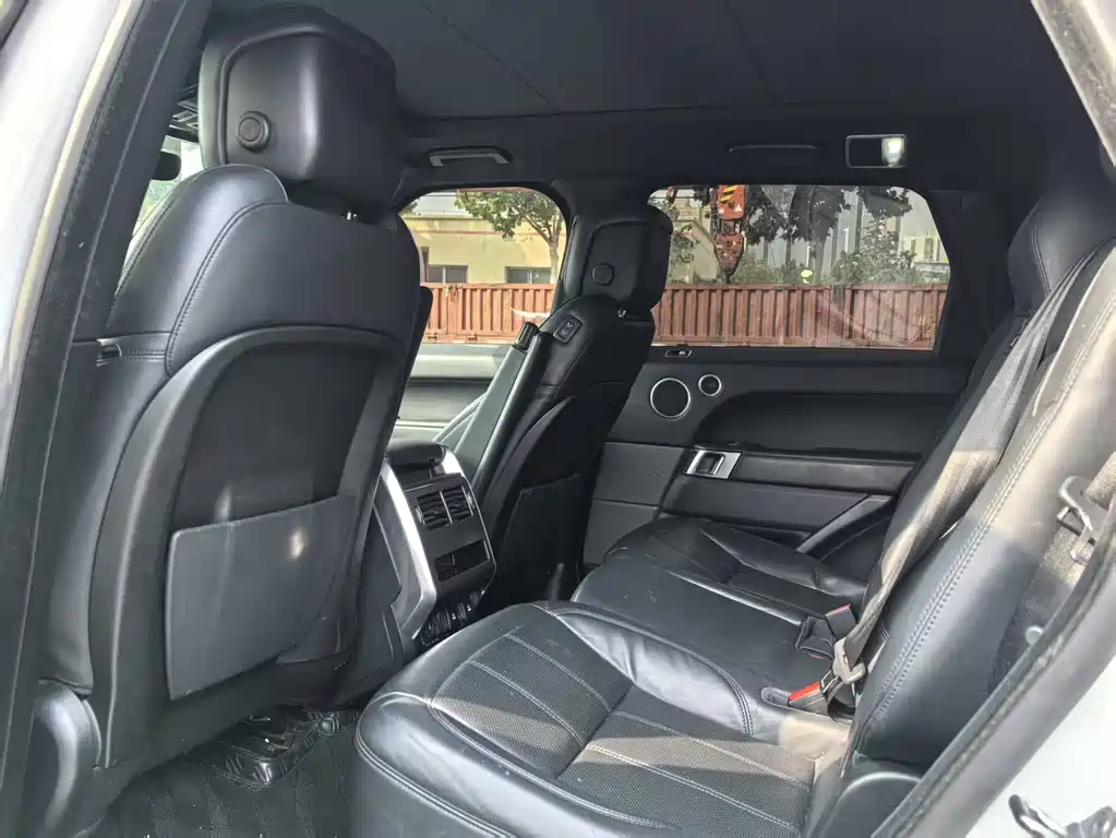 Land Rover Sport 2020 — фото 12