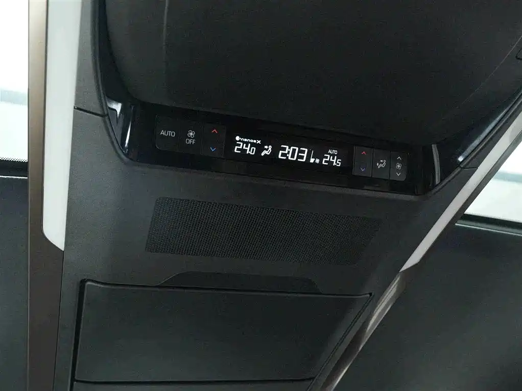 Toyota Alphard 2024 — фото 22