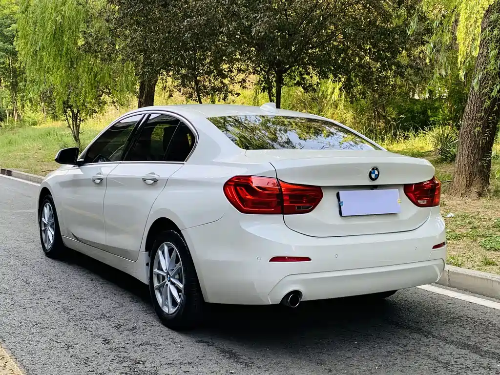 BMW 1 Series 2017 — фото 16
