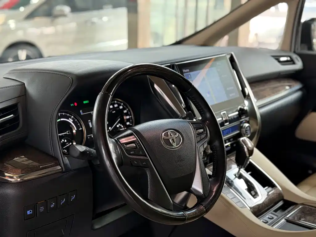 Toyota Alphard 2020 — фото 8