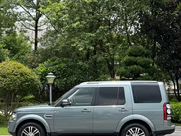 Land Rover Discovery 2014