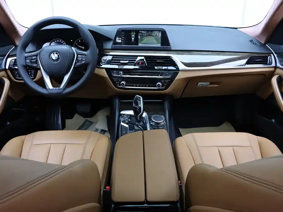 BMW 5 Series 2017 — фото 23