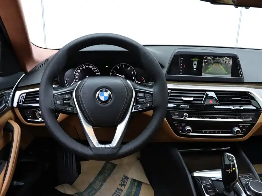 BMW 5 Series 2017 — фото 28