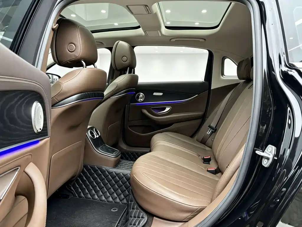 Mercedes-Benz E-Class 2023 — фото 10