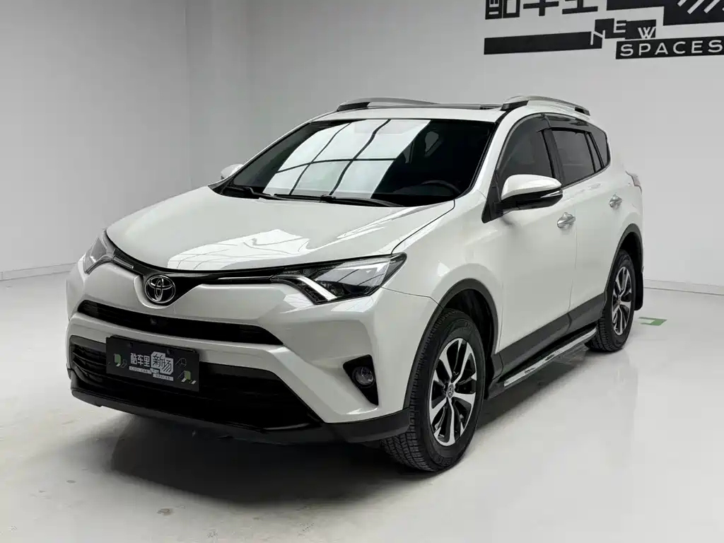 Toyota RAV4 2017 — фото 1