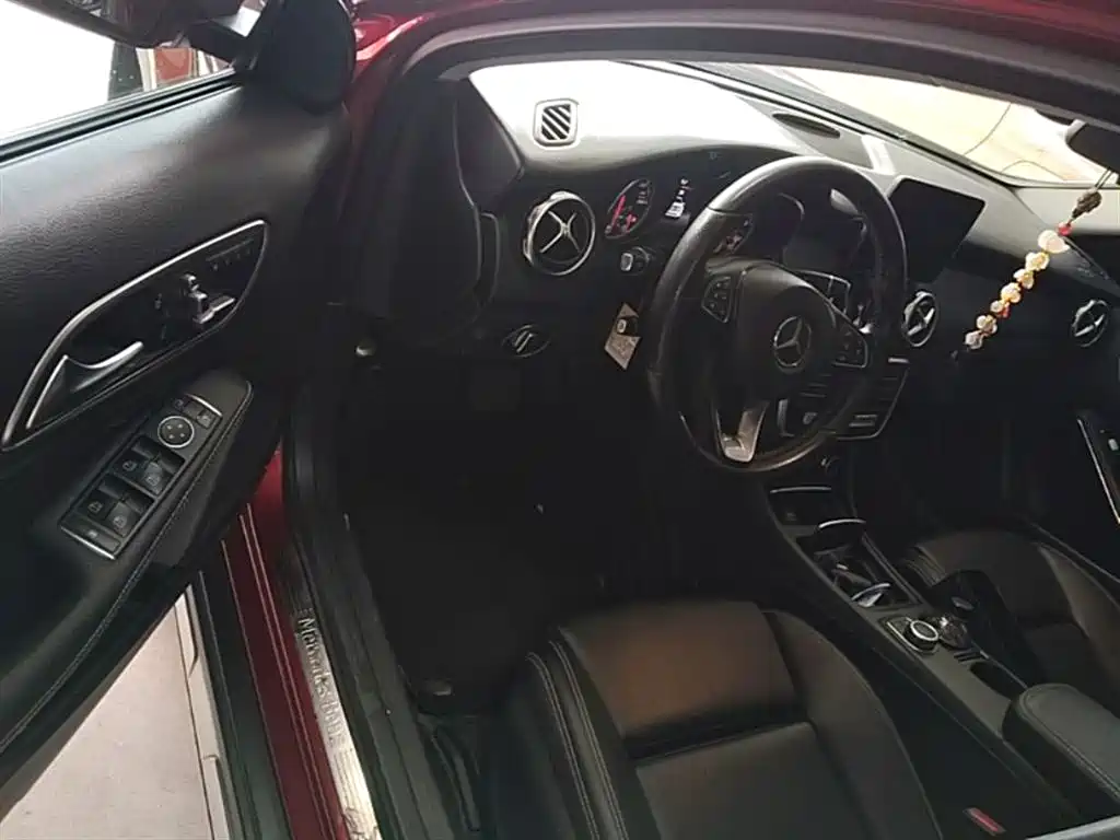 Mercedes-Benz GLA 2018 — фото 16