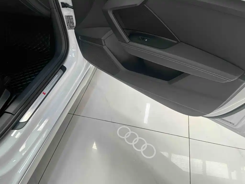 Audi A3 2023 — фото 18