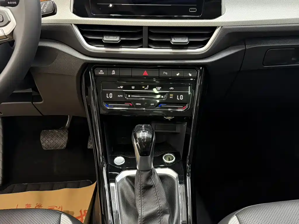 Volkswagen T-Roc 2023 — фото 18
