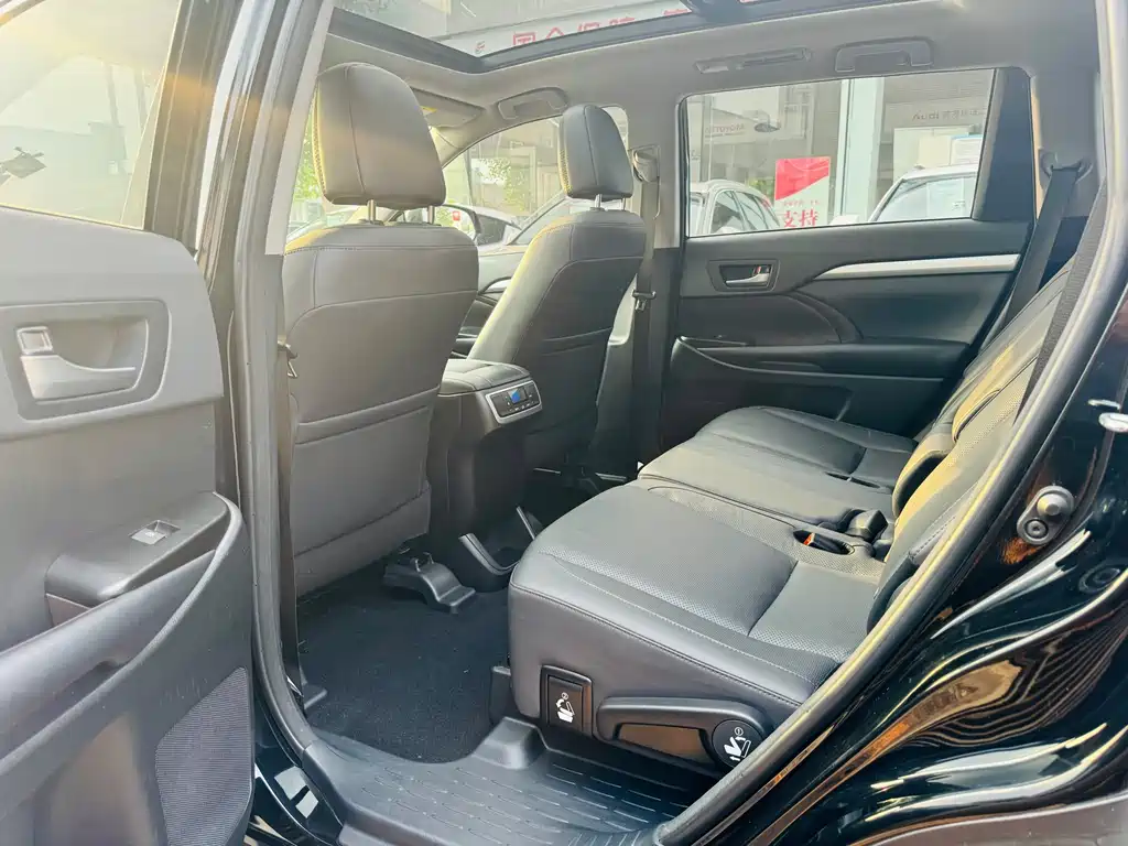Toyota Highlander 2018 — фото 14