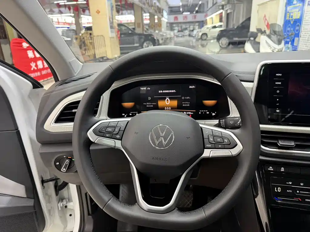 Volkswagen T-Roc 2023 — фото 19