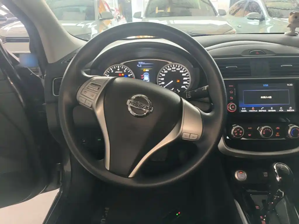 Nissan Tiida 2017 — фото 11