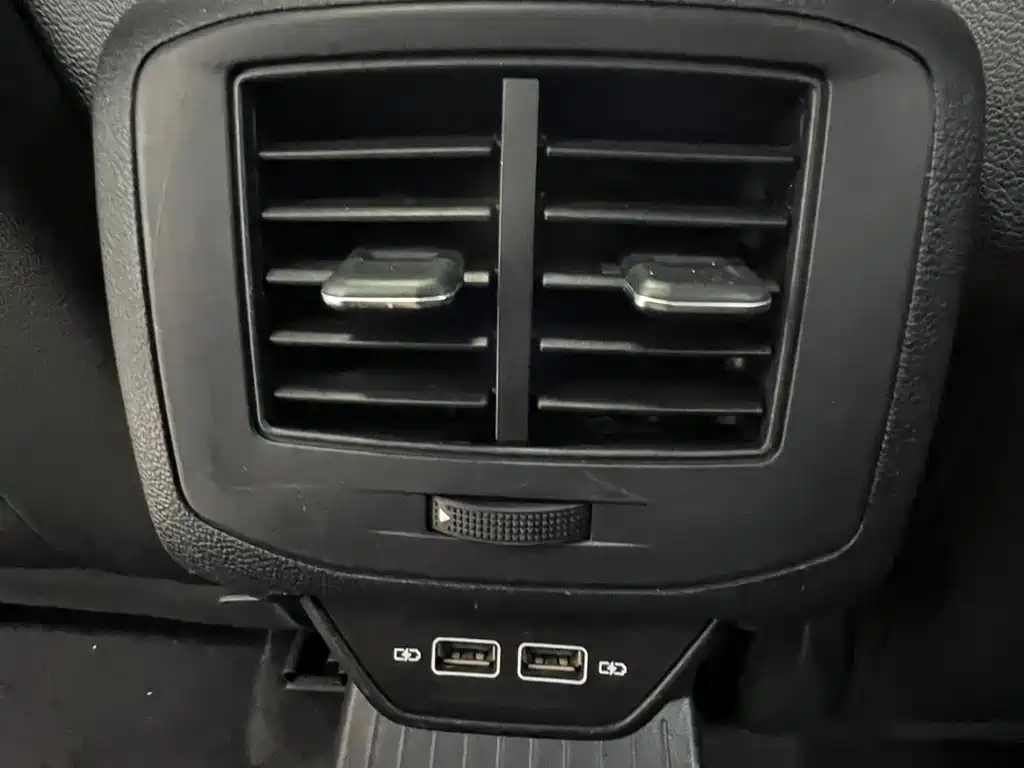 Volkswagen T-Roc 2023 — фото 19