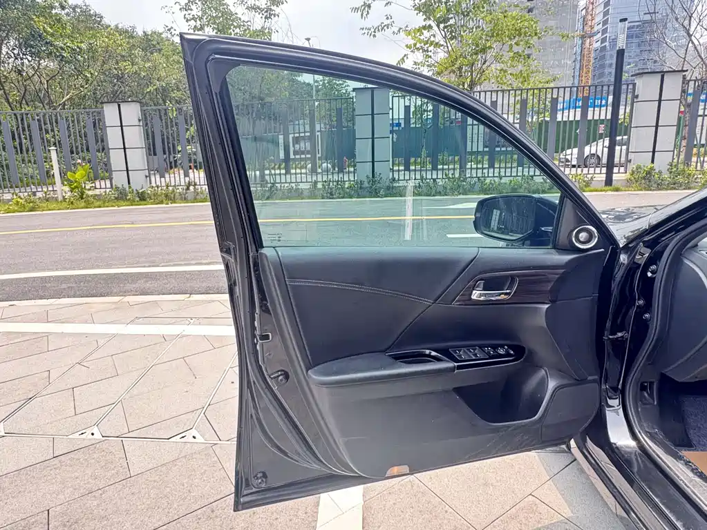 Honda Accord 2016 — фото 19