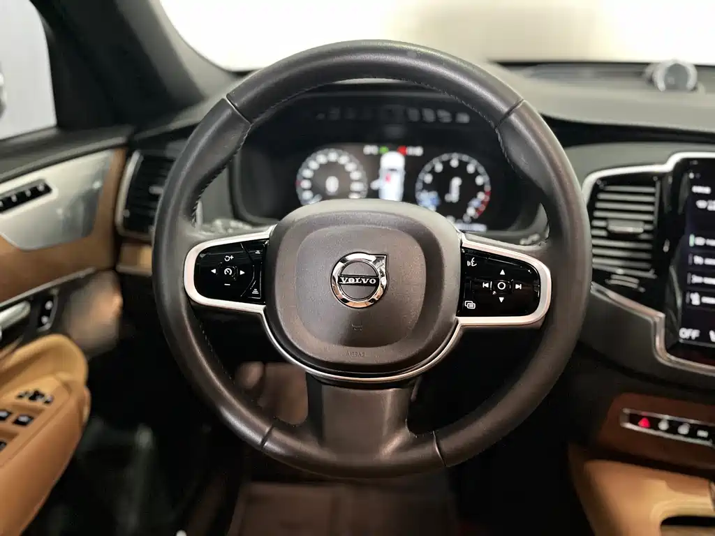 Volvo XC90 2019 — фото 16