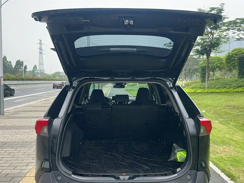 Toyota RAV4 2023 — фото 15