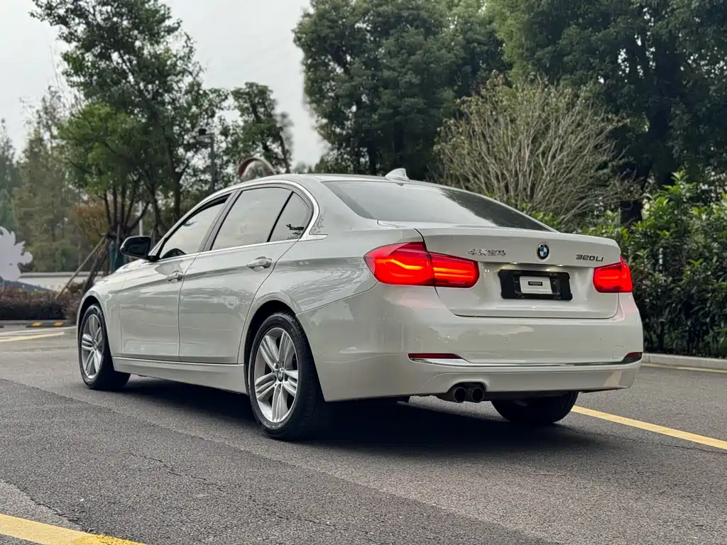 BMW 3 Series 2017 — фото 12