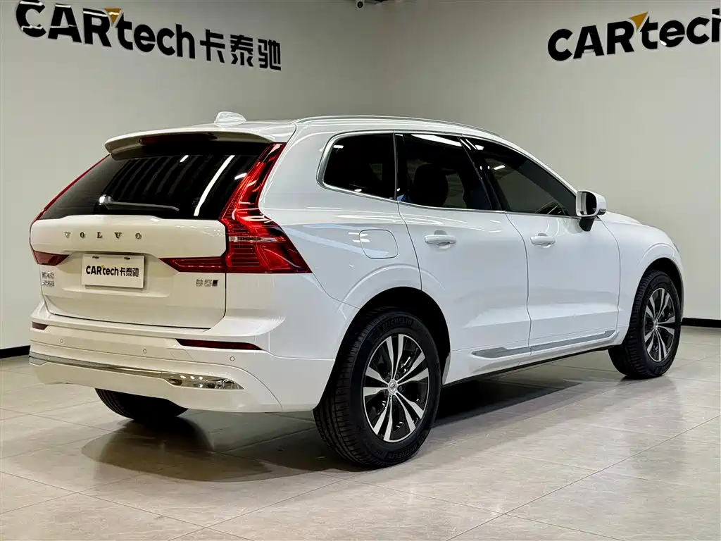 Volvo XC60 2025 — фото 4
