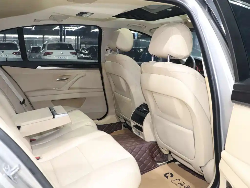 BMW 5 Series 2014 — фото 10