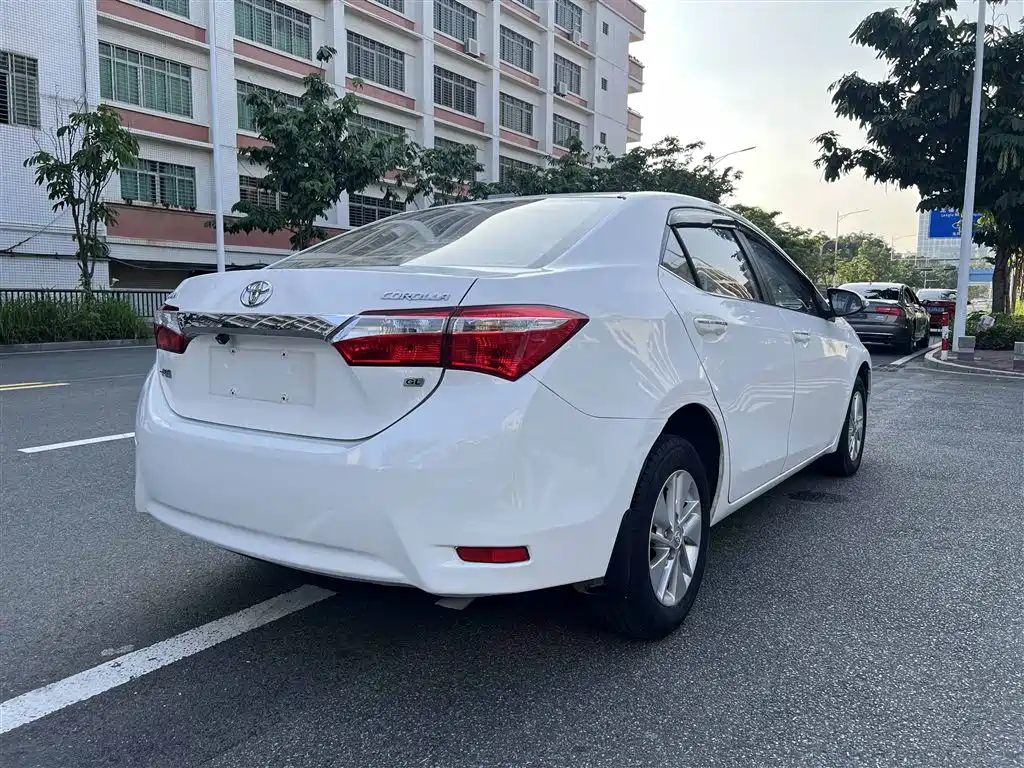 Toyota Corolla 2015 — фото 8