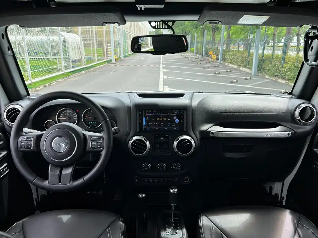Jeep Wrangler 2016 — фото 15