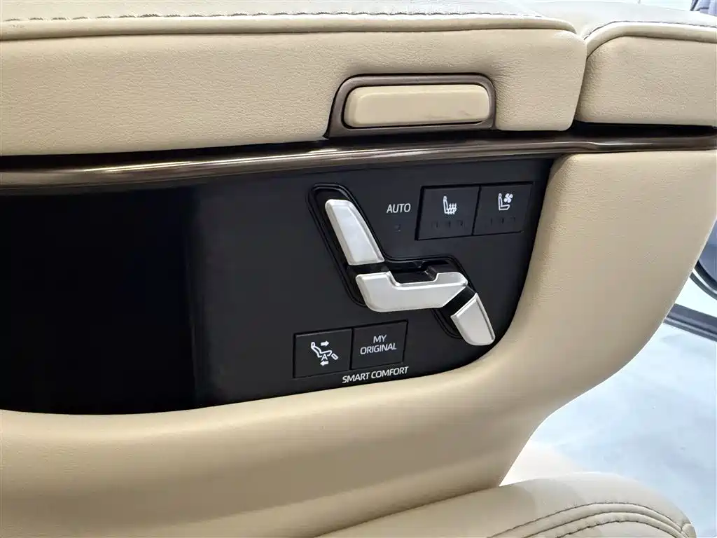 Toyota Alphard 2024 — фото 14