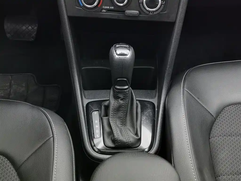 Skoda Rapid Spaceback 2018 — фото 13