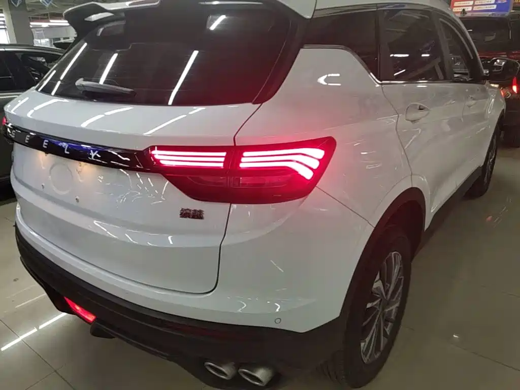 Geely Binyue 2022 — фото 8