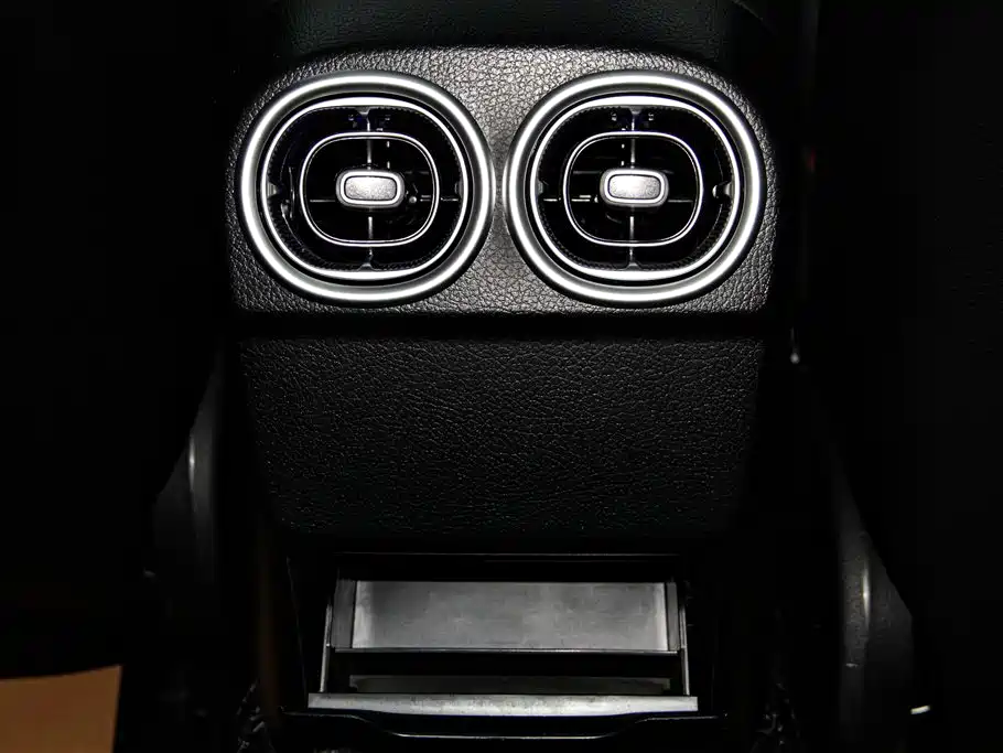 Mercedes-Benz C-Class 2025 — фото 21