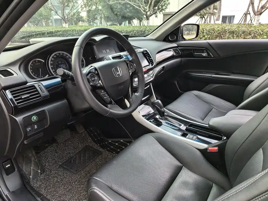 Honda Accord 2017 — фото 8