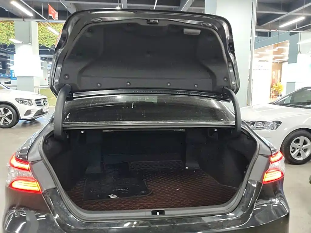 Toyota Camry 2021 — фото 19