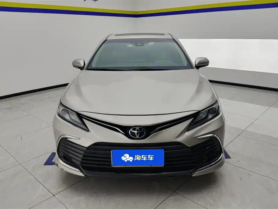 Toyota Camry 2021 — фото 2