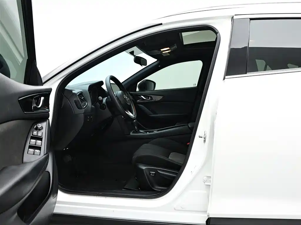 Mazda CX-4 2023 — фото 10